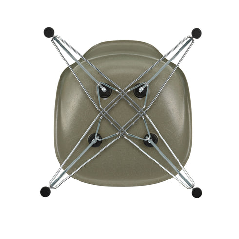 Cadeira Eames em Fibra de Vidro DSR / Base Cromada